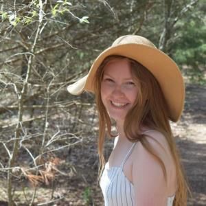 Meet your Posher, Adrianna